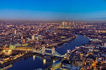 Tower Bridge in Londen van Dieter Meyrl
