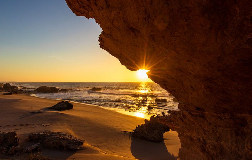Sunset on the beach by VIDEOMUNDUM