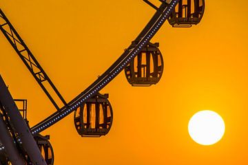 Riesenrad Scheveningen bei Sonnenuntergang von Caroline Guerain