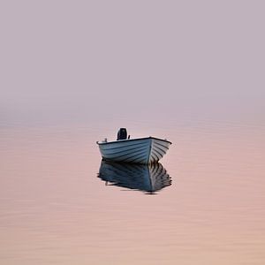 Rustige zonsopgang roeiboot Zweden