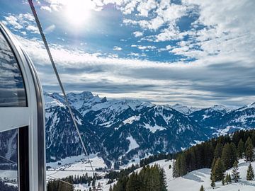 Uitzicht op de bergen in het Bregenzerwald in Oostenrijk