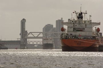 Zeeschepen in de haven Rotterdam van scheepskijkerhavenfotografie