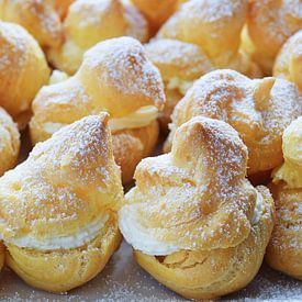 Appetizing cream puffs by AS Photography