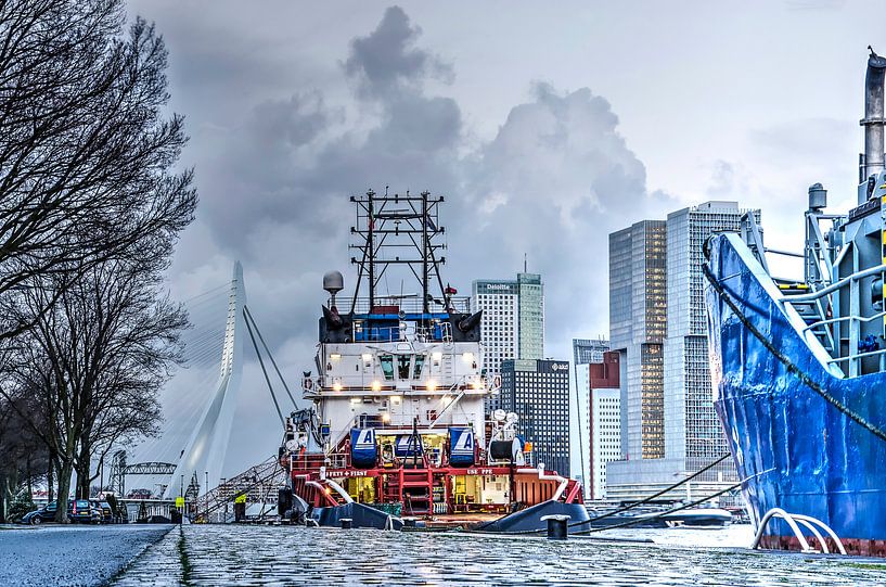Rotterdam: Brücken, Boote und hohe Gebäude  von Frans Blok