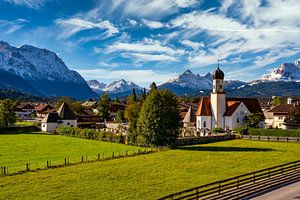 Idyllische Kirche St. Jacob in Wallgau Oberbayern