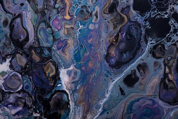 Liquid colors: Night vibes (purple, gold, black) by Marjolijn van den Berg