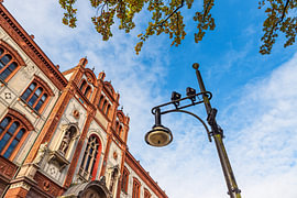 Blick auf die Universität in der Hansestadt Rostock im Herbst von Rico Ködder