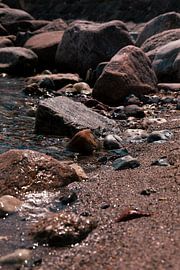 Plage de galets sur Sophie Luther