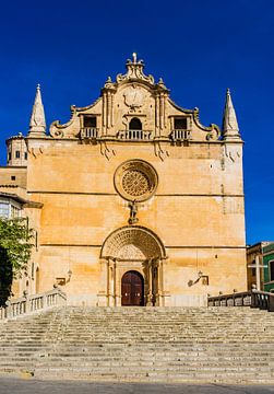 Blick auf die Kirche in der spanischen Altstadt von Felanitx von Alex Winter