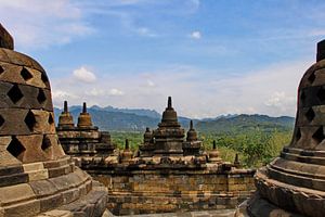 Borobudur met Stupa's en Dagoba's