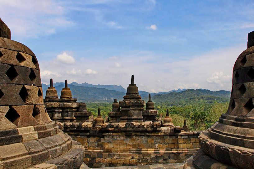 Borobudur mit Stupas und Dagobas von Eduard Lamping