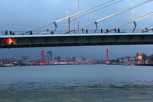 Van Noord naar Zuid over de Erasmusbrug