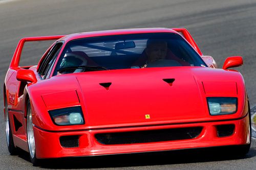 Ferrari F40 supercar op het circuit