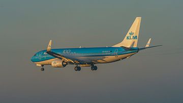 Landende KLM Boeing 737-800. van Jaap van den Berg