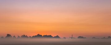 Panoramafoto platteland op een miste ochtend 3 van Percy's fotografie