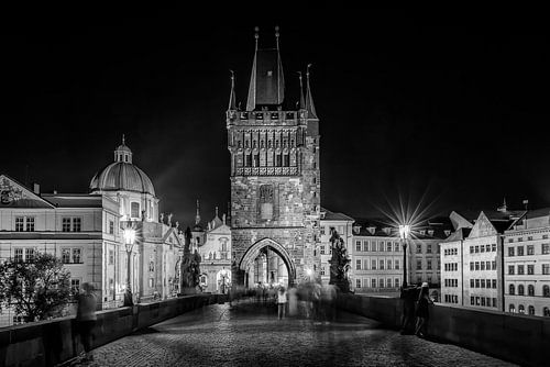 Avonddrukte op de Karelsbrug - Monochrom