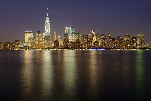 New York Skyline in de avond - Lower Manhattan by Merijn van der Vliet