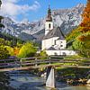 Kerk in de Alpen in de herfst van iPics Photography