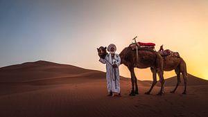 Berber met zijn kamelen van mirrorlessphotographer