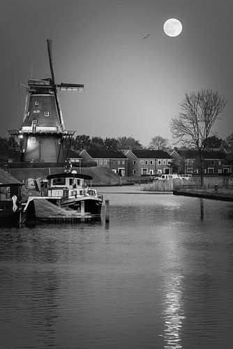Pleine lune à Dokkum en noir et blanc