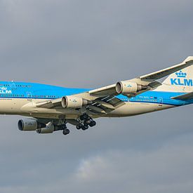 Landend KLM Boeing 747-400M vliegtuig. van Jaap van den Berg