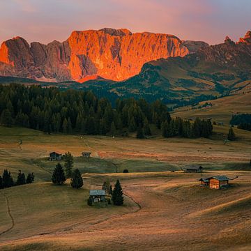Sunrise in Alpe di Siusi by Henk Meijer Photography