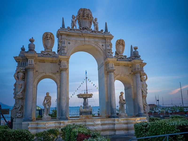 Napels - Fontana del Gigante van t.ART