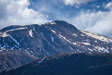 Noors hooggebergte, besneeuwde bergen en landschap van Martin Köbsch