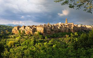 Pitigliano in der goldenen Stunde, Italien von Adelheid Smitt