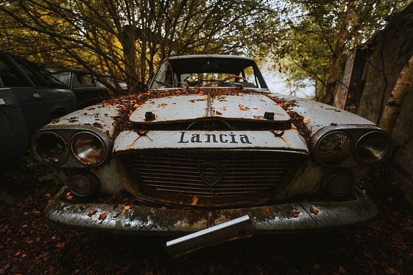 Verlaten Lancia Auto. van Maikel Claassen Fotografie