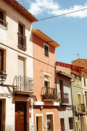 Village coloré d'Aiguës - Espagne sur Tessa Hoogenboezem