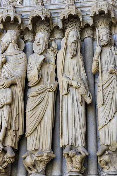 Groupe de sculptures de la cathédrale de Chartres par Jack Tummers