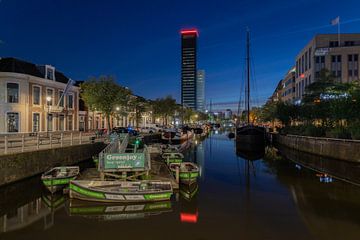 Achmea Turm Leeuwarden Stadt Abend von Claudia De Vries