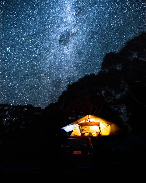 Camperen onder de Melkweg van Duane Wemmers