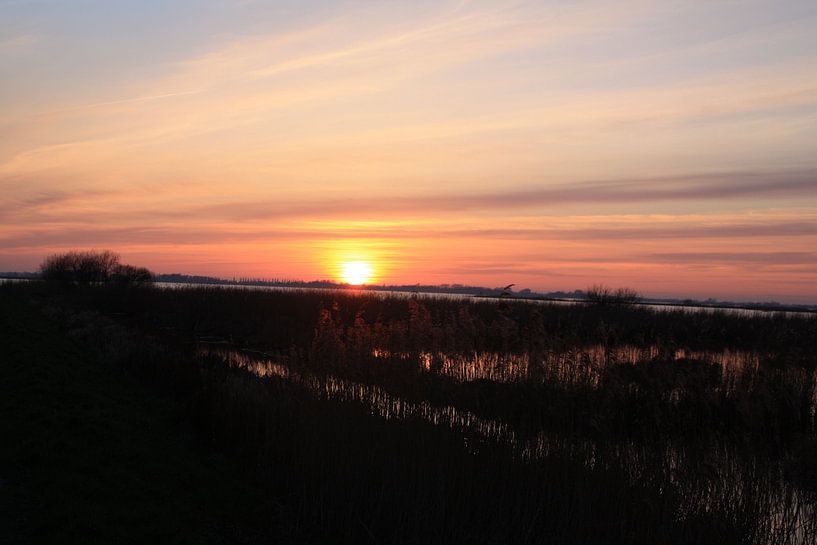 De zon gaat onder op het Sneekermeer von Fotografie Fryslân