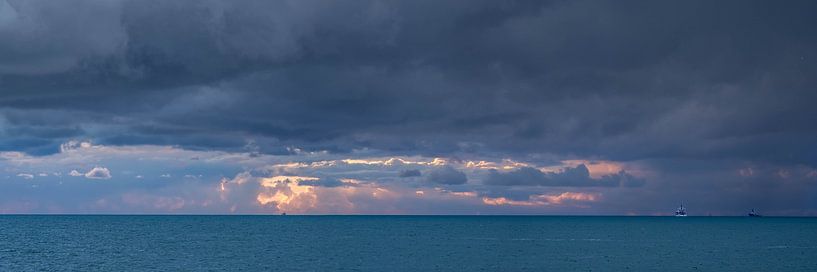 The last light by Frank Wijsmuller