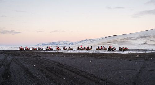 Quad tocht op het vulkanische strand in IJsland van Guido Boogert