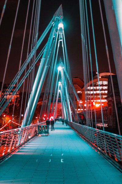 London by Hello Pompoyo