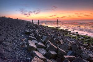 Waddendijk Terschelling bij zonsopgang van Tonko Oosterink