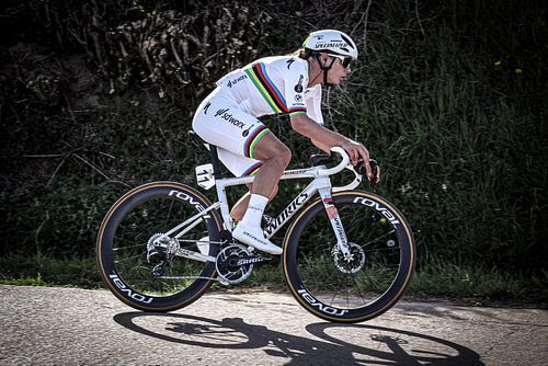 Lotte Kopecky wins the round