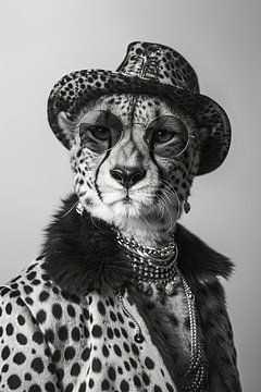 Stijlvolle cheetah met hoed en zonnebril in zwart en wit van Felix Brönnimann