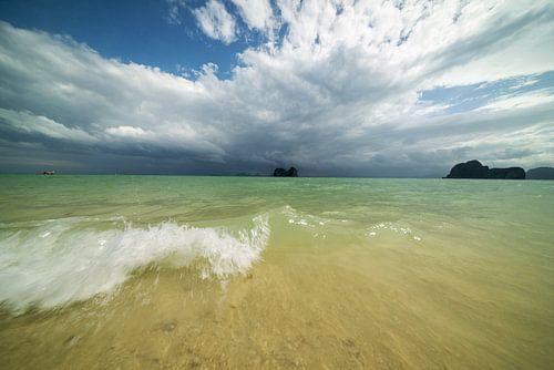 Op het strand van het paradijselijke eiland Koh Ngai