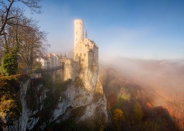 Mistige herfstochtend bij kasteel Lichtenstein van Daniel Gastager
