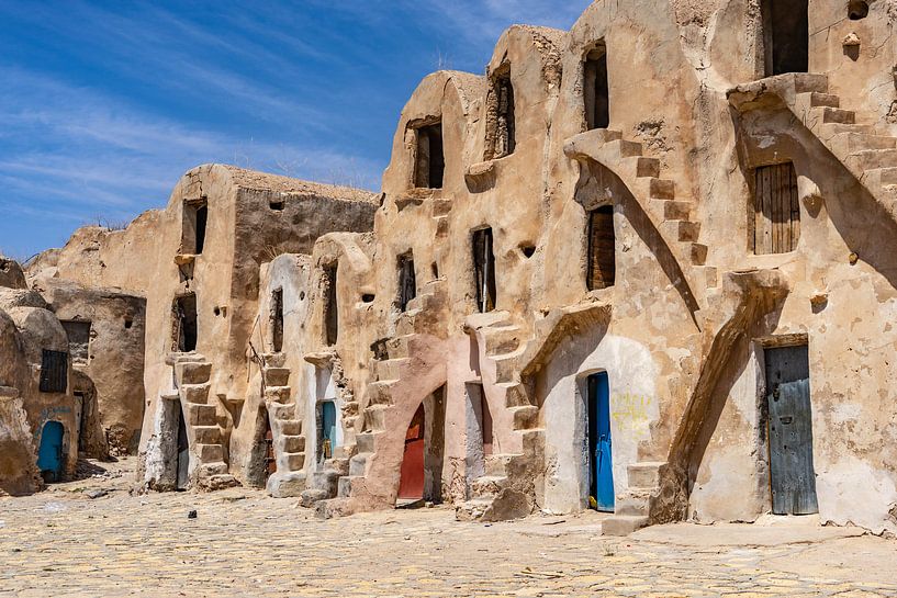 Authentic houses in Medenine, Tunisia by Jessica Lokker