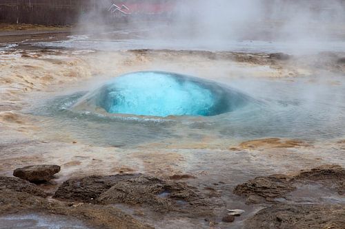Strokkur geiser op IJsland