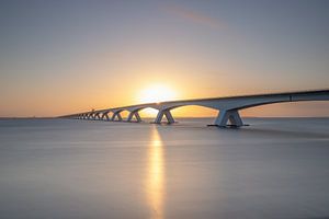 Seebrücke Sunrise von Bob Vandenberg