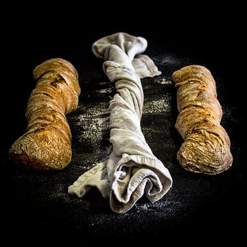 Stilleven Brood, knoflookbrood van Saskia de Wal