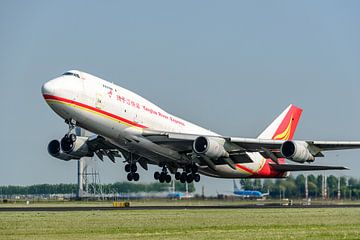 Take-off Yangtze River Express Boeing 747-400 vrachtkist. van Jaap van den Berg