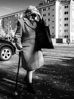 Oude vrouw in Berlijn