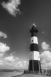 Photo en noir et blanc du phare De Nieuwe Sluis à Breskens. sur Ellen Driesse